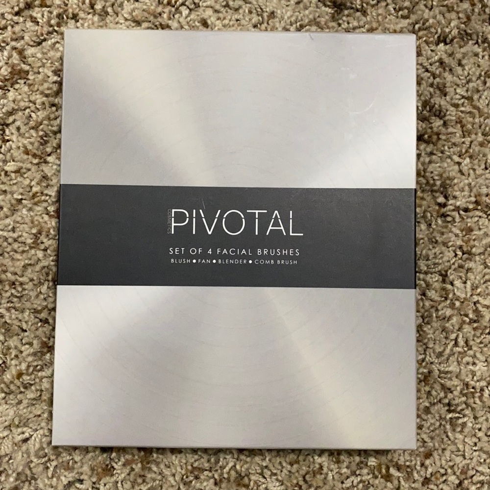Pivotal Facial Brushes